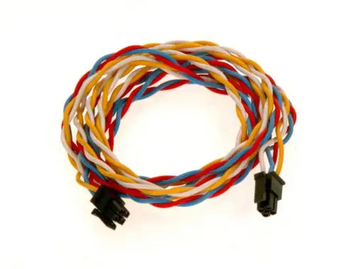 Bunte, verdrillte Kabel mit zwei Steckverbindern, die zur Verwendung in elektrischen Anwendungen, wie von Bosch, geeignet sind.